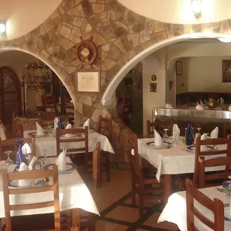 Pashai فندق Radhimë