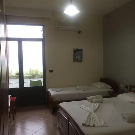 Pashai فندق Radhimë